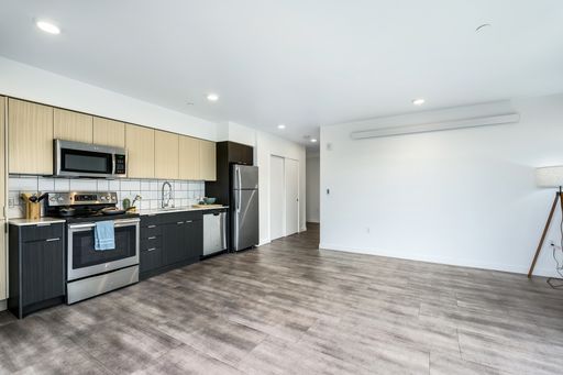 Modern 1-Bedroom at Crane at Interbay with In-Unit Washer/Dryer, Garage Parking & Prime Interbay Location - Tour now! – photo 1