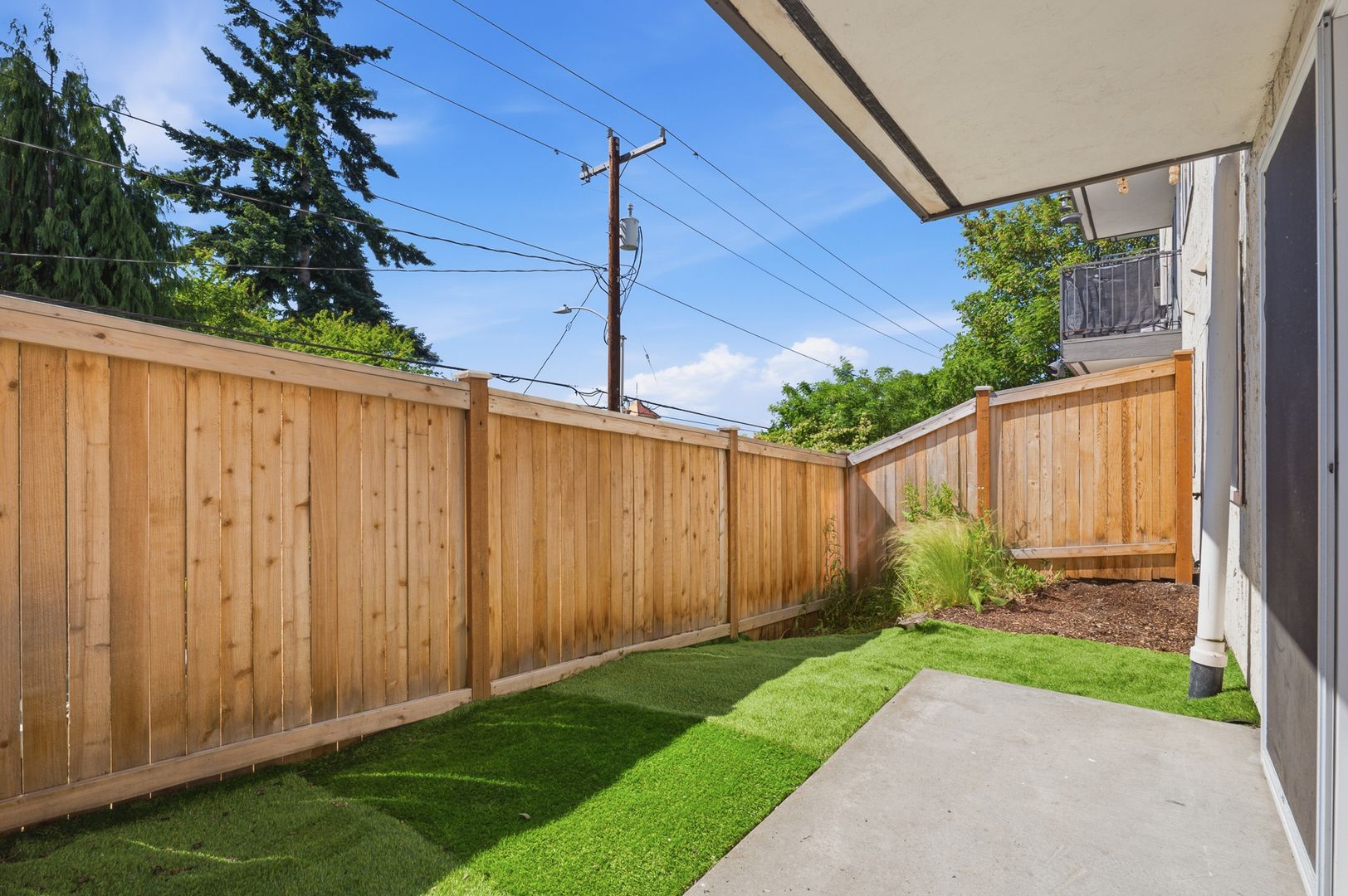 Seattle Apartment: 3050 14th Ave W