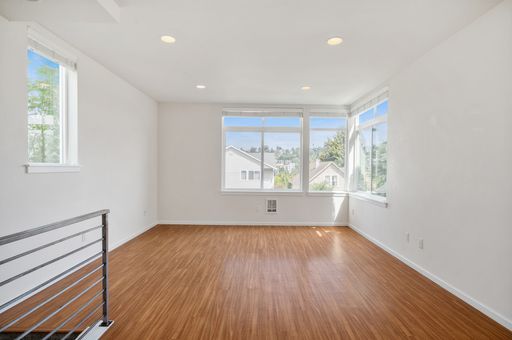 Large 3 bedroom 3.5 bathroom in Magnolia - bonus den or office, patio, shared yard – photo 1