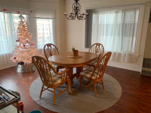 Stylish 1 Bedroom Apartment with Natural Light and Vintage Flair - Tour now! – photo 1