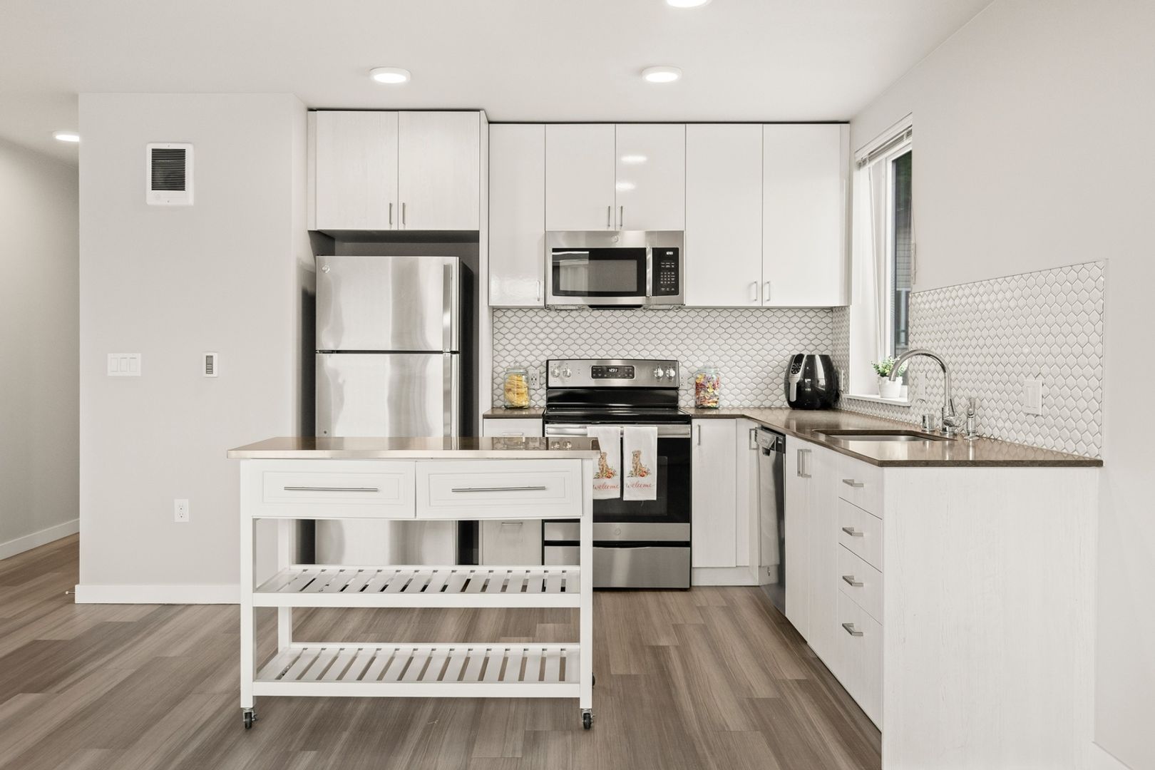 Seattle Apartment: 1600 Dexter Ave N