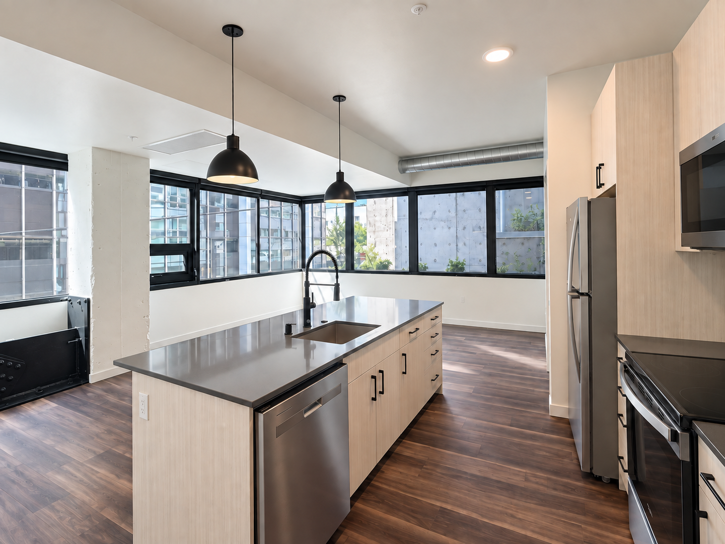 Seattle Apartment: 201 Queen Anne Ave N
