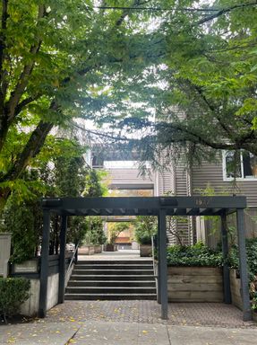 Remodeled, Large/Open 1-Bed Avail 10/23! Garage Parking+Private Balcony- Heart of Madison Park! – photo 1