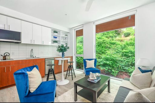 Luxury Studio with In-Unit Washer/Dryer, Garage Parking, Rooftop Deck, and Lake Union Views - Tour now! – photo 1