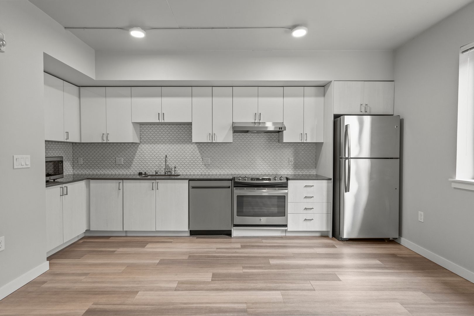 Seattle Apartment: 1600 Dexter Ave N