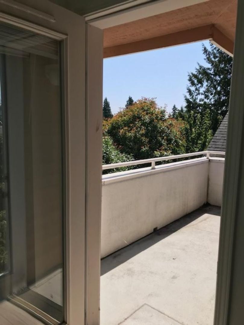 11222 Greenwood Ave N 2202, Seattle, WA 98133