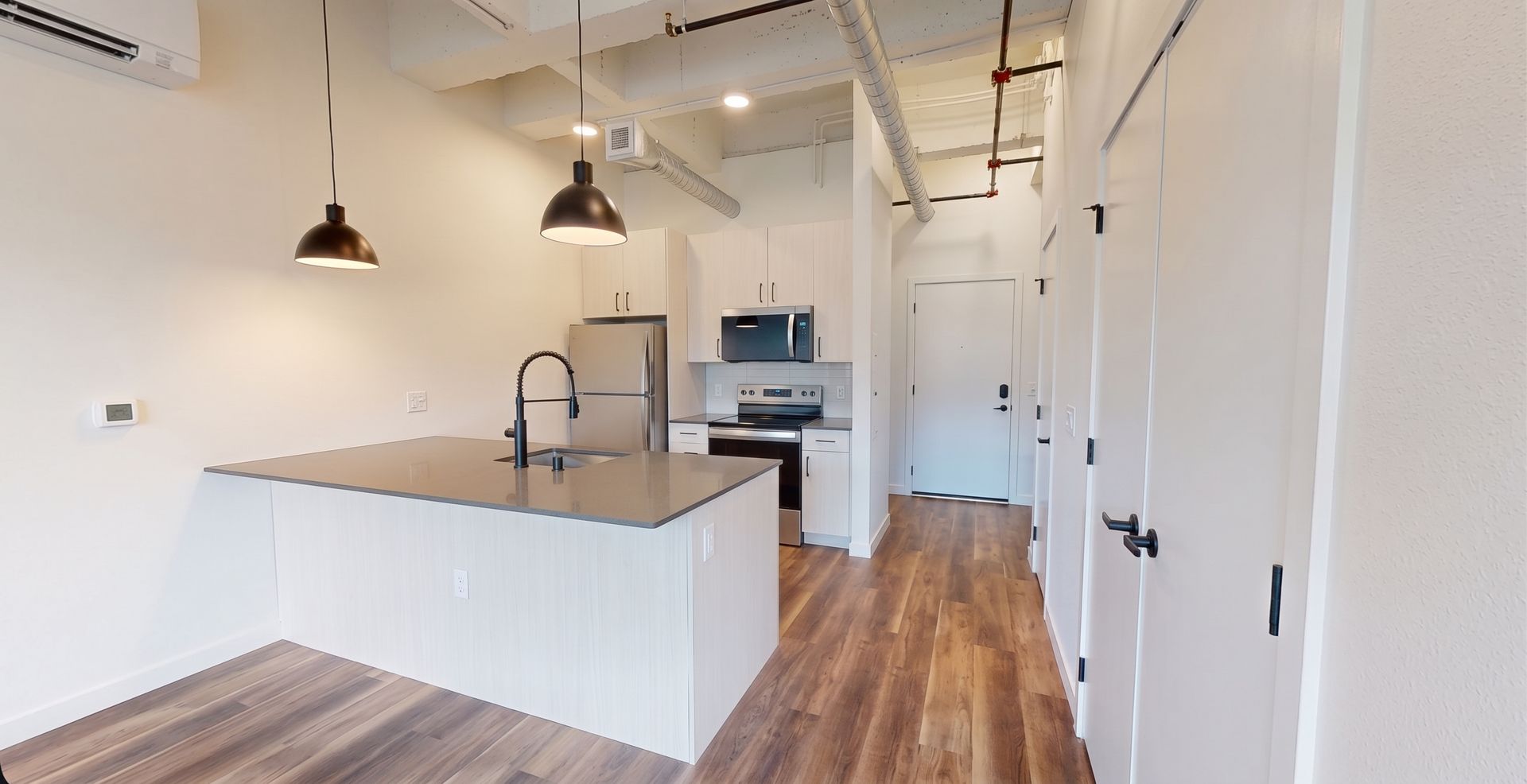 Seattle Apartment: 201 Queen Anne Ave N