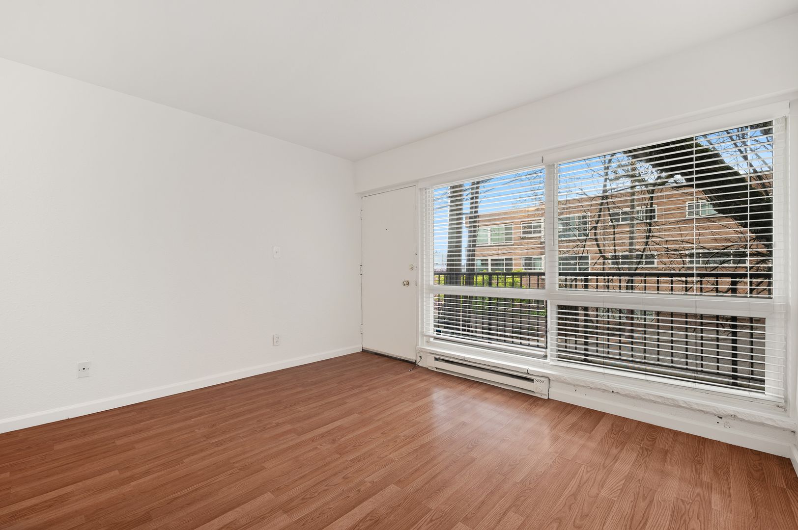 Seattle Apartment: 1100 Queen Anne Ave N