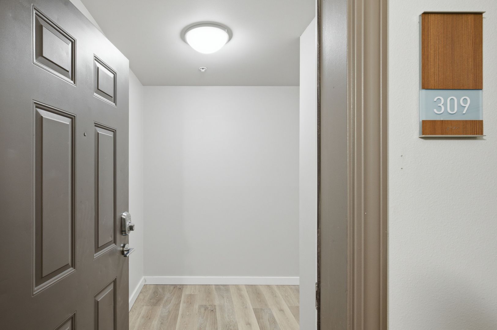 Seattle Apartment: 3233 SW Avalon Way