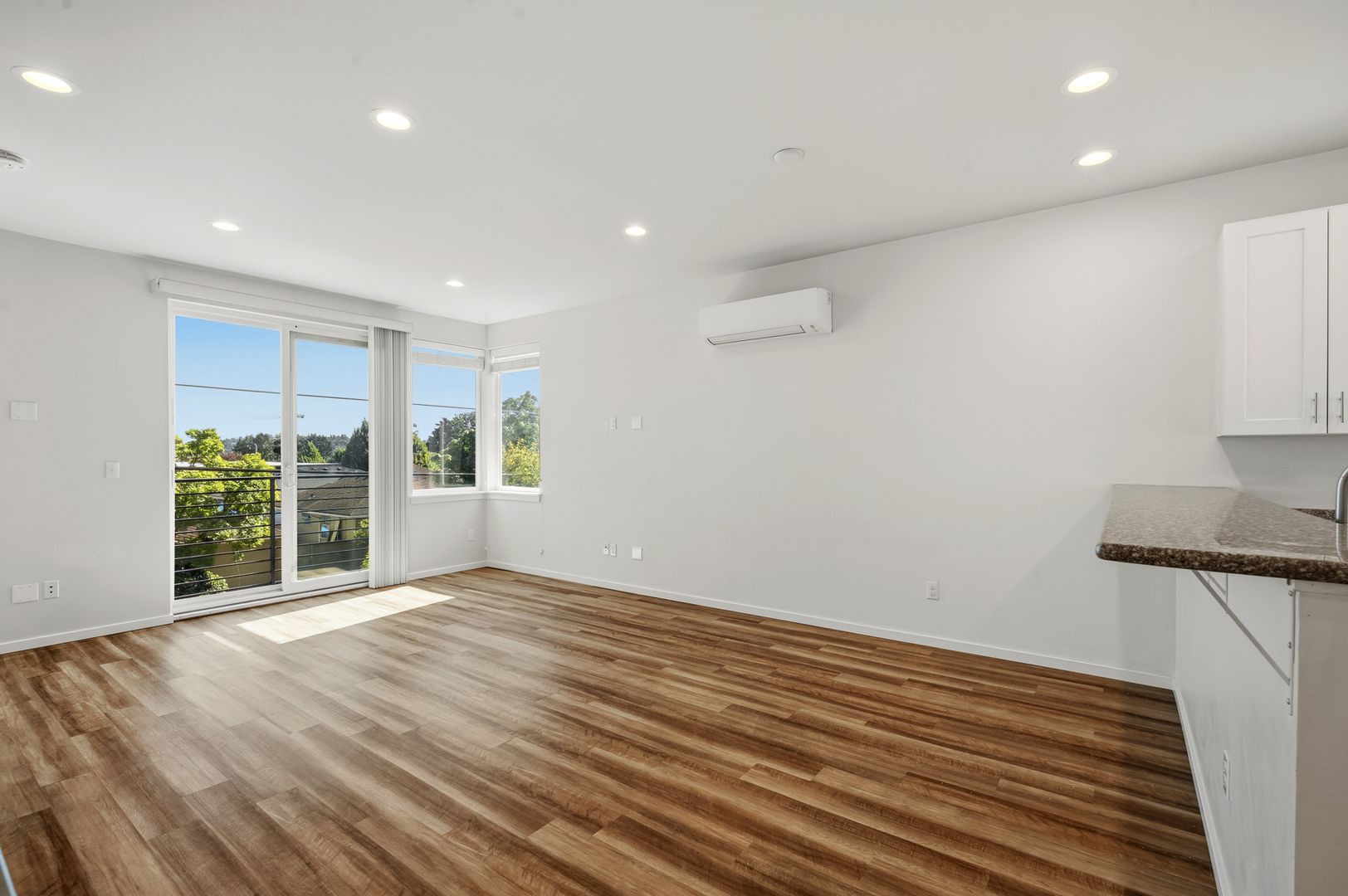 Seattle Apartment: 1548 and 1546 62nd Ave NW