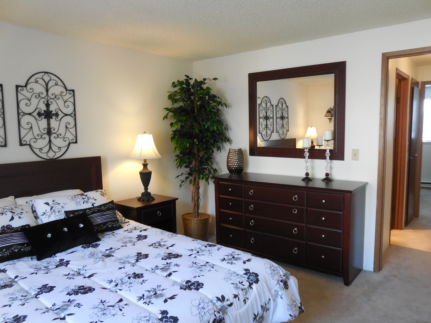 Everett Apartment: 702 W Casino Rd