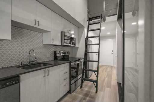 MFTE Modern 1 Bedroom | Open House Every Thursday 3pm-6pm | Lake Union Views, Rooftop Deck, In-Unit Washer and Dryer for Convenience, and Prime Downtown Access - Tour now! – photo 1