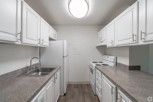 Limited-Time $1000 move in bonus! Expansive 1-Bedroom with Private Patio and In-Unit Washer & Dryer for Ultimate Convenience - Tour now! – photo 1