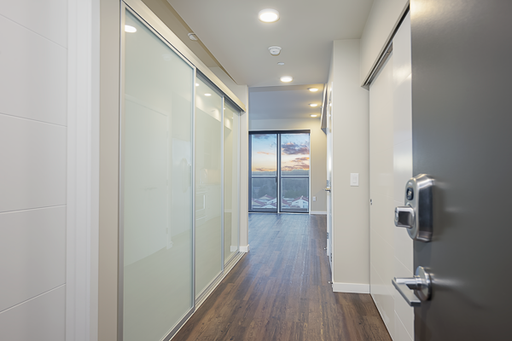 Stylish 1- Bedroom with A/C, Quartz Counters, and Rooftop Access at Park 88 - Tour now! – photo 1