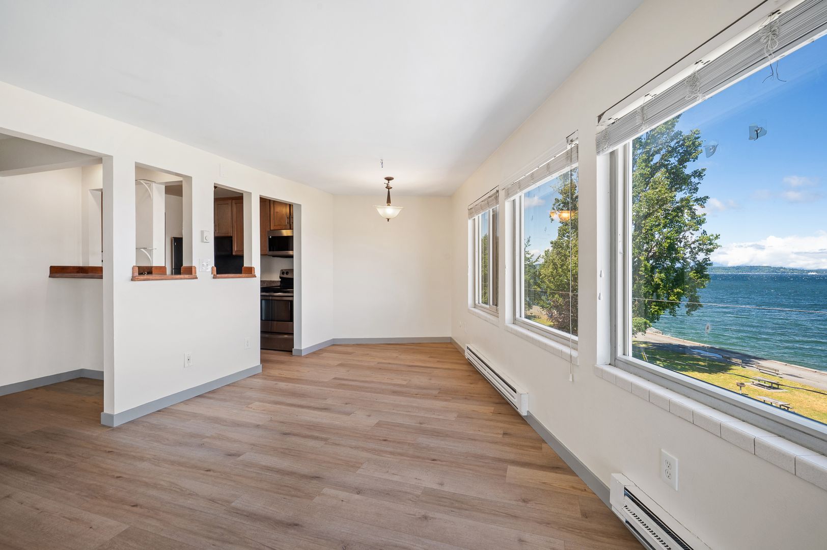 Seattle Apartment: 2724 Alki Ave SW