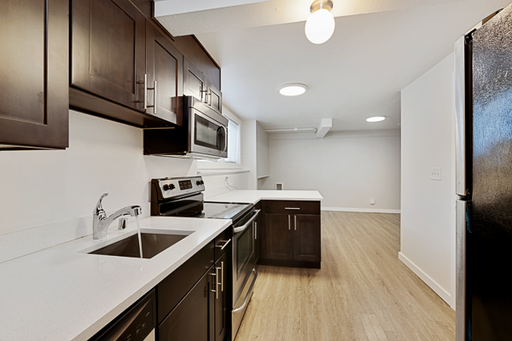 Charming 1-Bedroom plus Den - Outdoor Access, Private Entrance - Queen Anne – photo 1