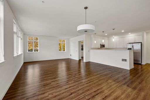 Enjoy 1 Month FREE! Modern 2-Bedroom with In-Unit Washer/Dryer, Pet-Friendly Living and Rooftop City Views - Tour now! – photo 1