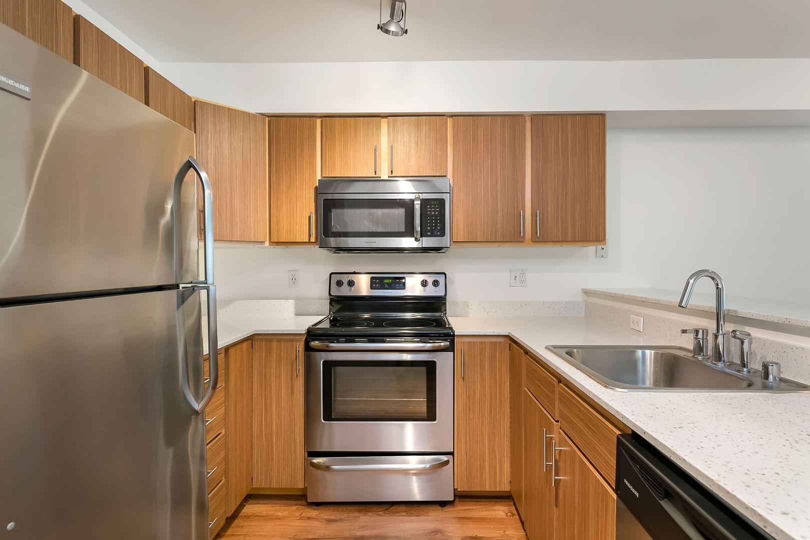 Seattle Apartment: 3233 SW Avalon Way