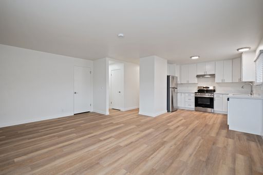 Modern 2-Bedroom in Ballard's Loyal Heights with In-Unit Laundry & Pet-Friendly Living - Tour now! – photo 1