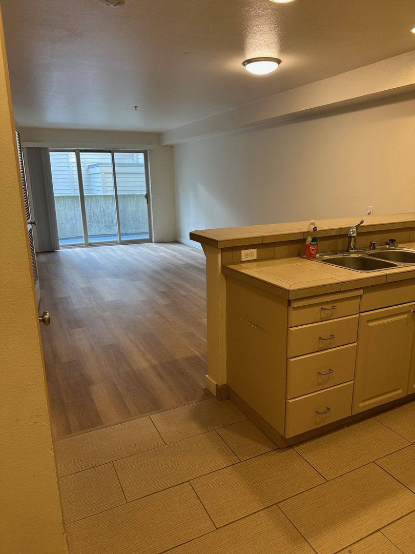 Seattle Apartment: 8520 Evanston Ave N