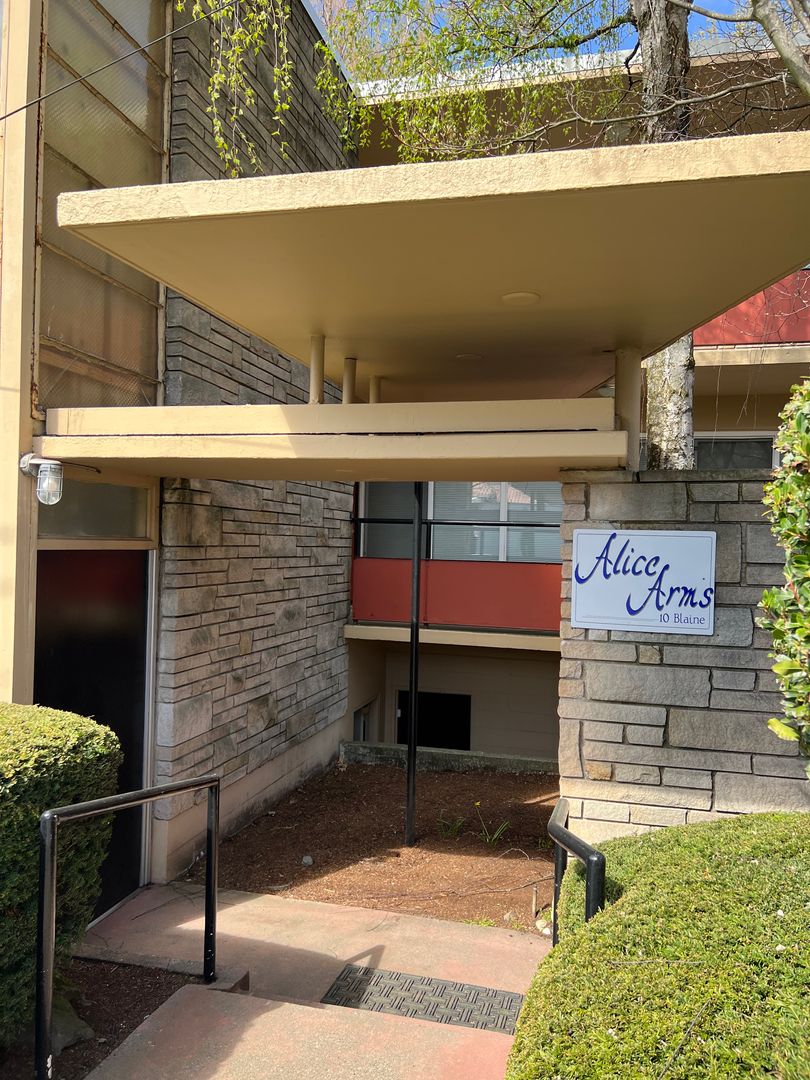 Seattle Apartment: 10 Blaine St