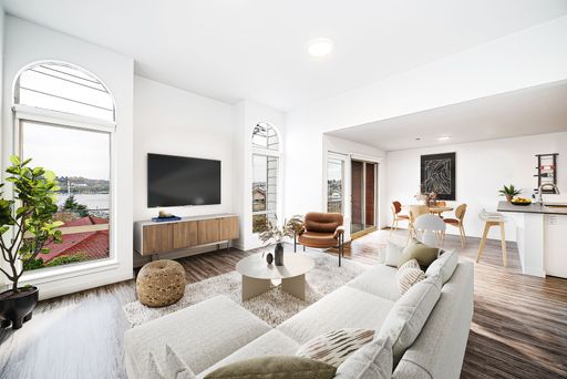 Renovated Spacious 2Bed1Bath in Eastlake with Hardwood Floors, Large Windows, and Direct Access to Parks and Lake Union – Don’t Miss Out, Schedule a Tour! – photo 1
