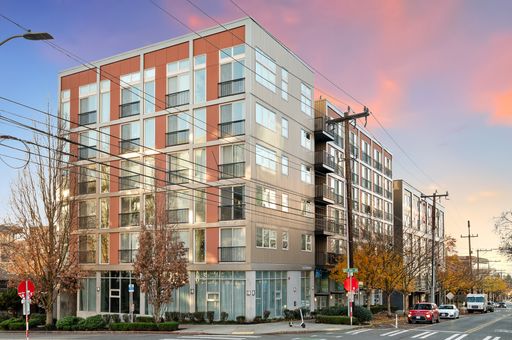 Modern 1-Bedroom at H2O Apartments with In-Unit Washer/Dryer, Pet-Friendly Living & Parking - Tour now! – photo 1