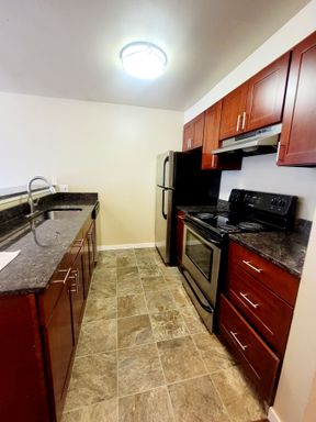 Modern 1-Bedroom at Avalon West with In Unit Washer & Dryer and Garage Parking in West Seattle - Tour now! – photo 1