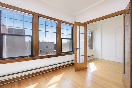 Spacious Studio Apartment with Natural Light and Vintage Charm Near Seattle’s Waterfront - Tour now! – photo 1