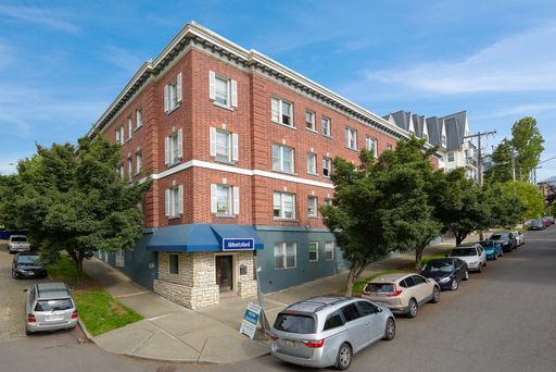 Limited Time Special – One Month FREE! Discover Your New 1 Bedroom Oasis in the Heart of the City – Tour Today! – photo 1