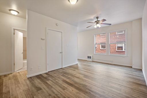 Charming Studio in a Historic 1901 Building with Modern Comfort and Prime Seattle Location - Tour now! – photo 1