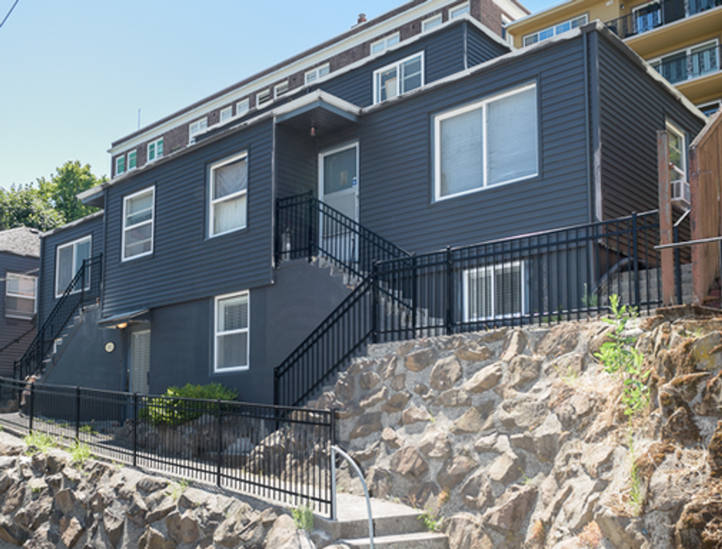 Seattle Apartment: 1809-1815 5th Ave N