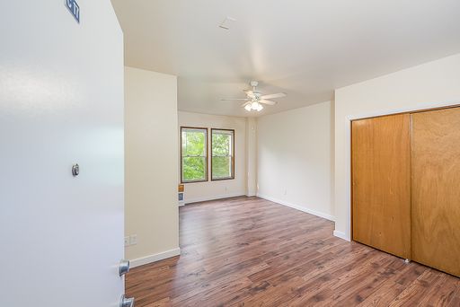 Cozy Studio at The Abbottsford with Stainless Steel Appliances and Natural Light - Tour now! – photo 1