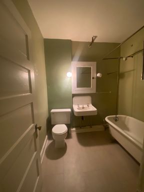 Stylish and Spacious Studio with Natural Light and Vintage Flair - Tour now! – photo 1
