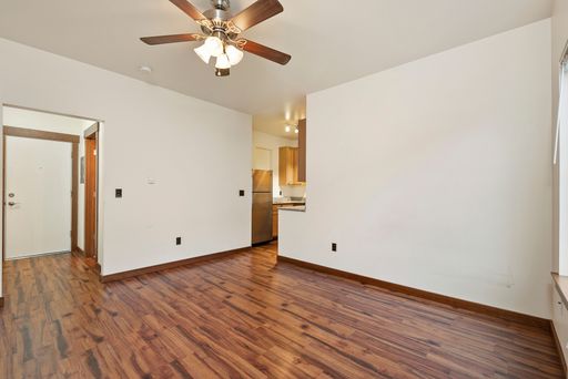 Newly renovated unit just a half block from Queen Anne Ave! Great walking score! – photo 1