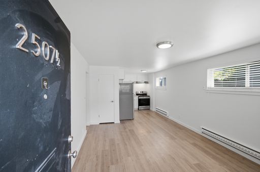 Enjoy 1 Month FREE! Modern 2-Bedroom in Ballard's Loyal Heights with In-Unit Laundry & Pet-Friendly Living - Tour now! – photo 1