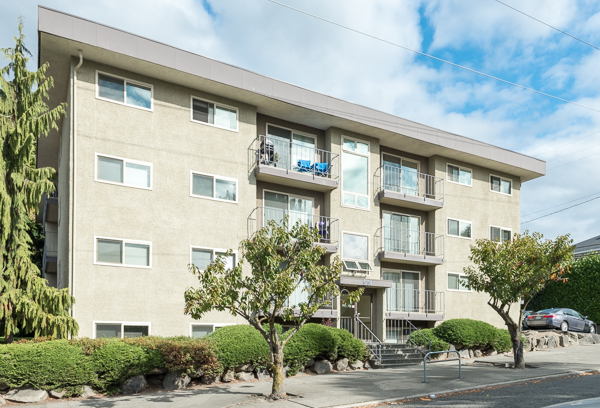 Seattle Apartment: 5204 15th Ave NE