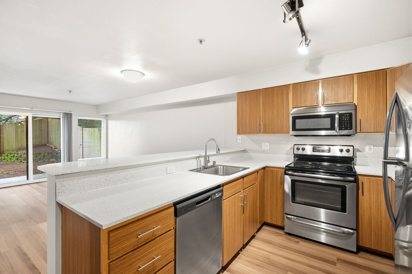 Seattle Apartment: 3233 SW Avalon Way