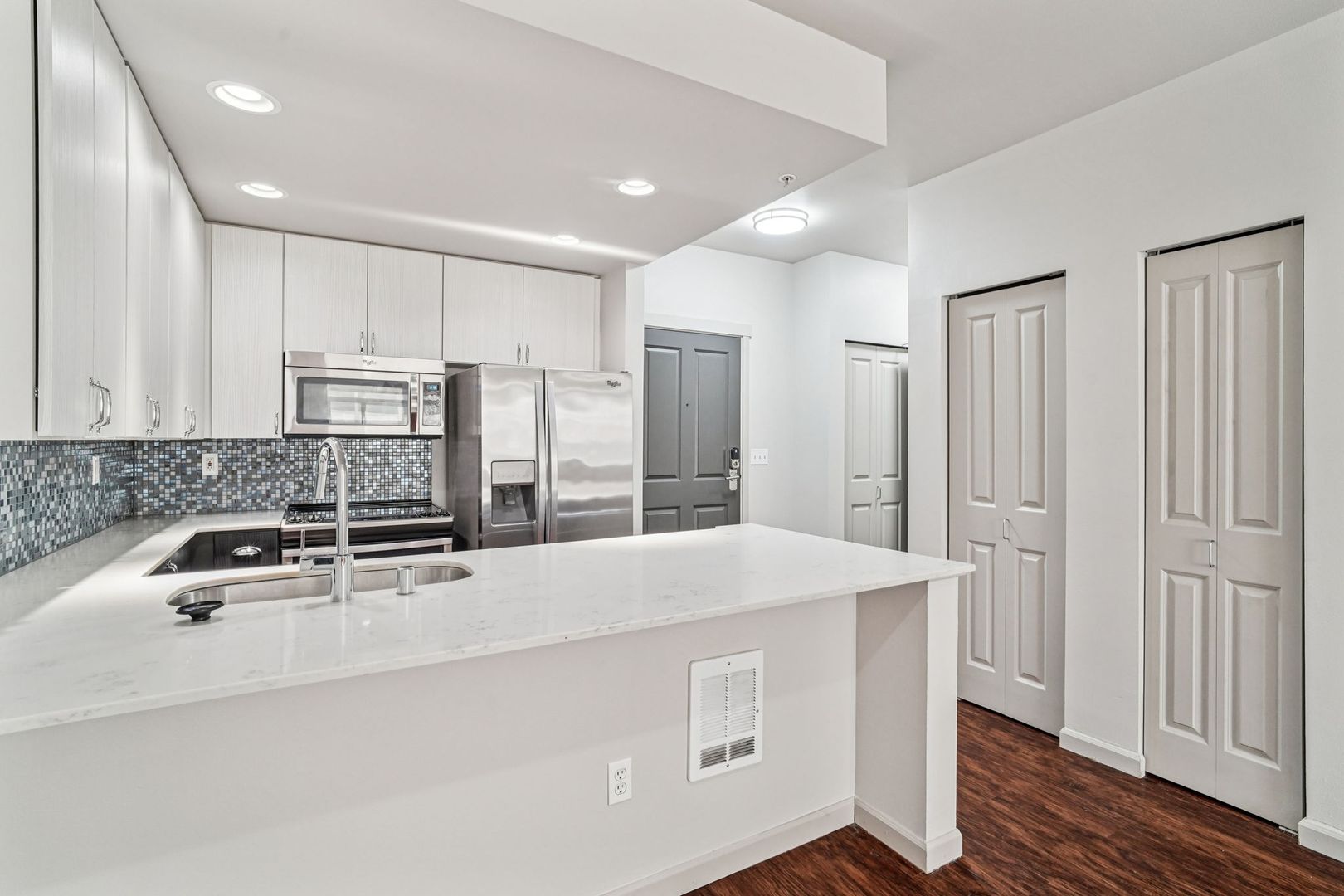 Bellevue Apartment: 37 103rd Avenue NE