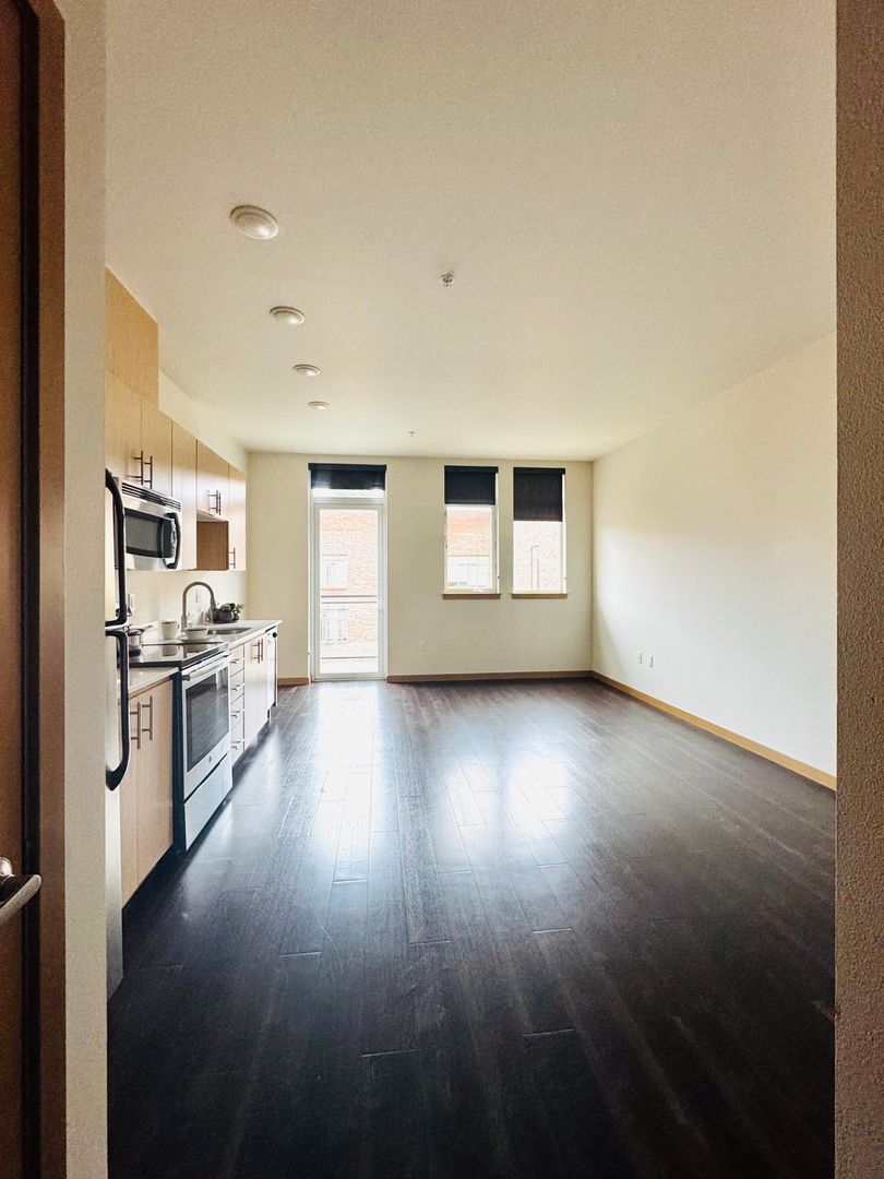 Seattle Apartment: 500 Belmont Ave. E