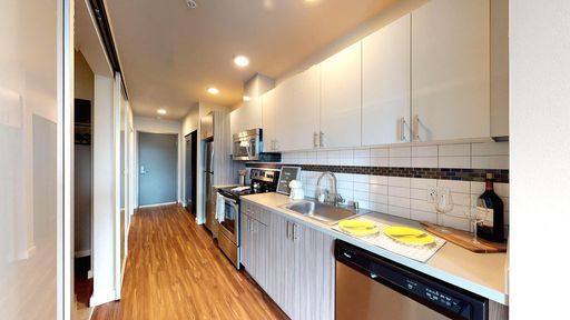 Income Restricted - MFTE Open 1-Bedroom with In-Unit Washer/Dryer, Garage Parking & Pet-Friendly Living - Tour now! – photo 1