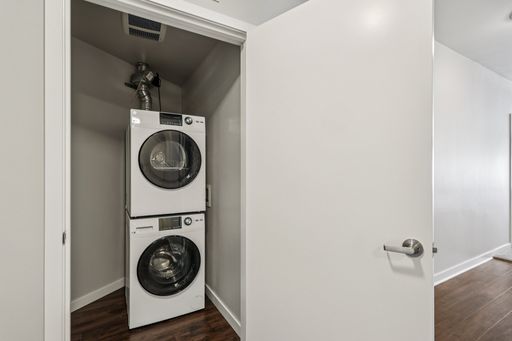 (Income-Limited) Experience the Caspian: Bright 2-Bedroom with Modern Kitchen & Rooftop Access - Tour now! – photo 1