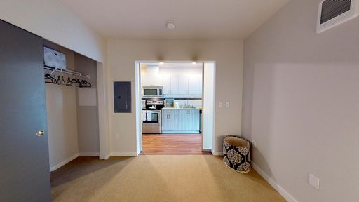 Peaceful 1 Bedroom near Volunteer Park and 15th Ave Shops and Restaurants – photo 1