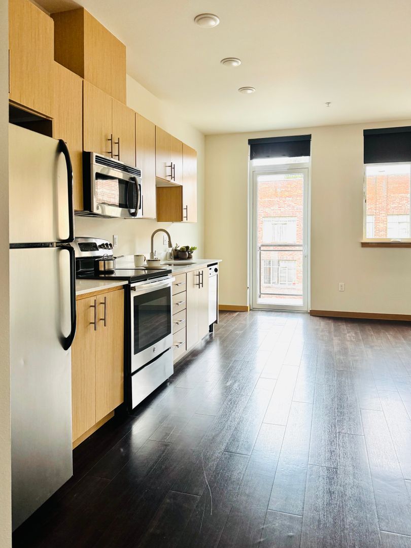 Seattle Apartment: 500 Belmont Ave. E