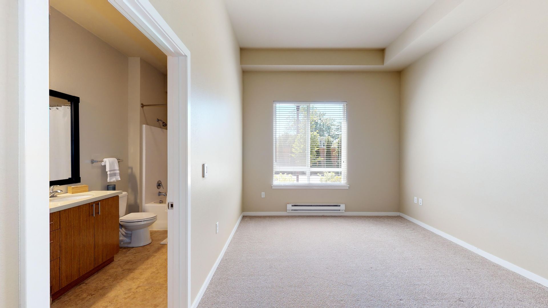 Kirkland Apartment: 11801 97th Lane NE