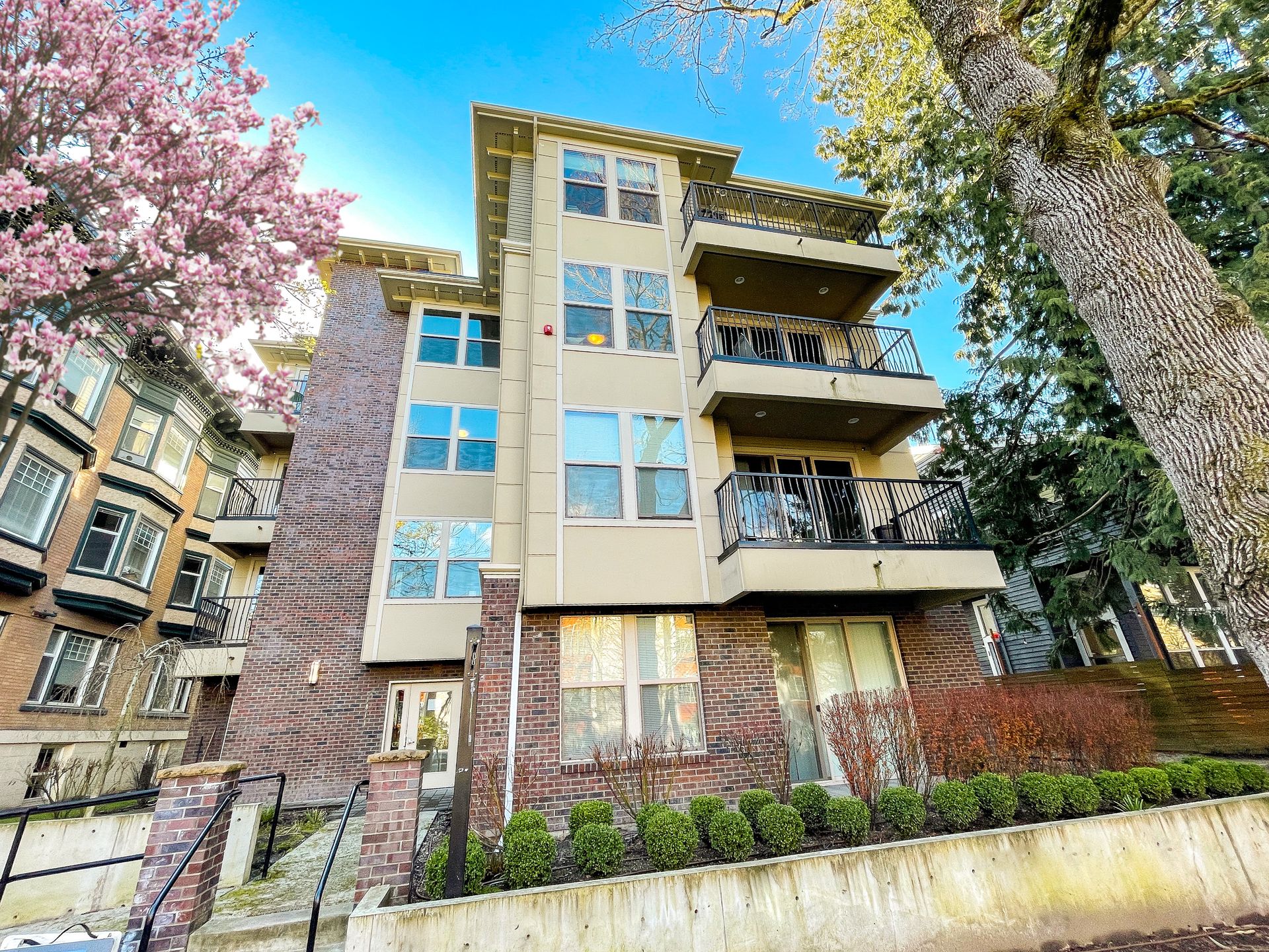 Seattle Apartment: 1811 17th AVE