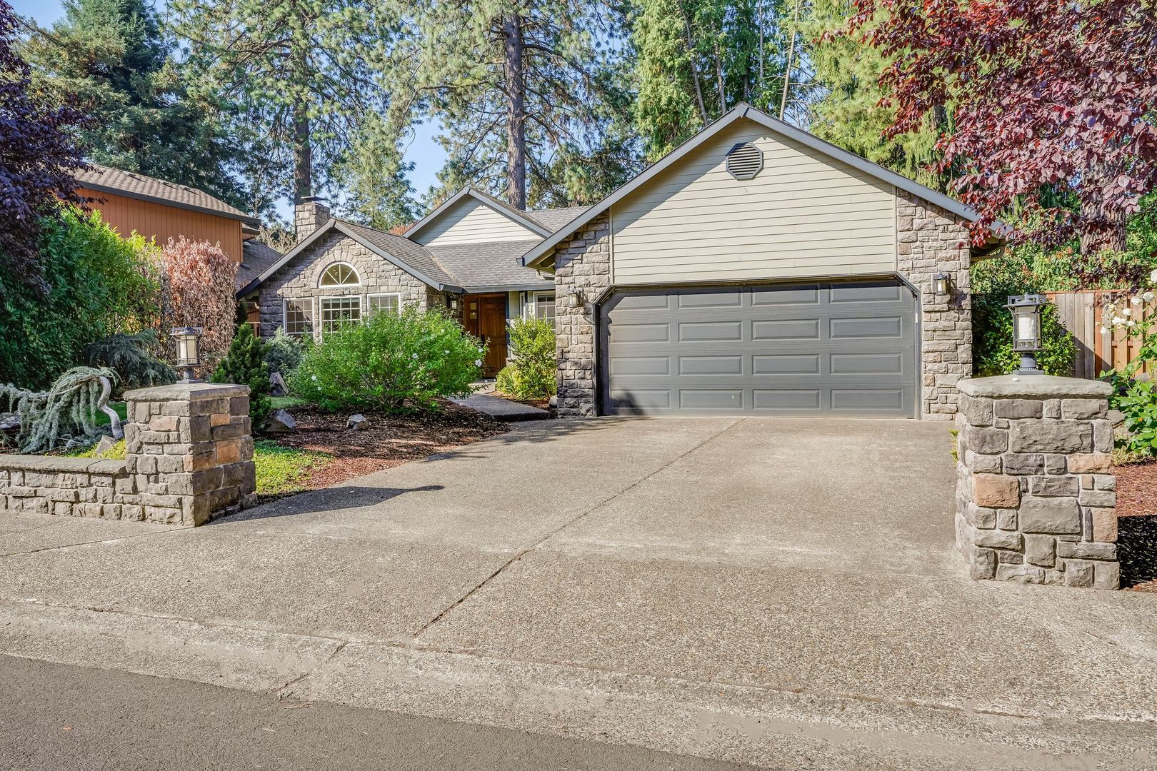 Beaverton House: 225 SW 149th Ave