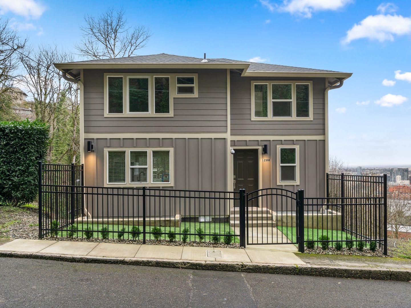 Portland House: 1299 SW Cardinell Drive Unit B