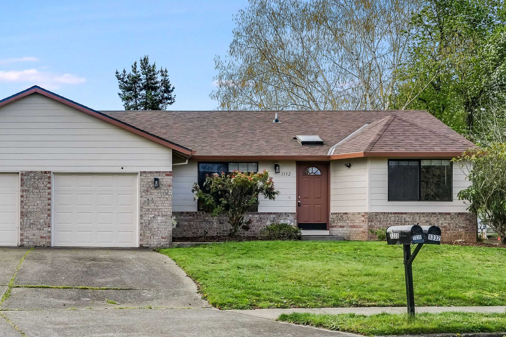 Troutdale Apartment: 1330-1332 SW 28th Street