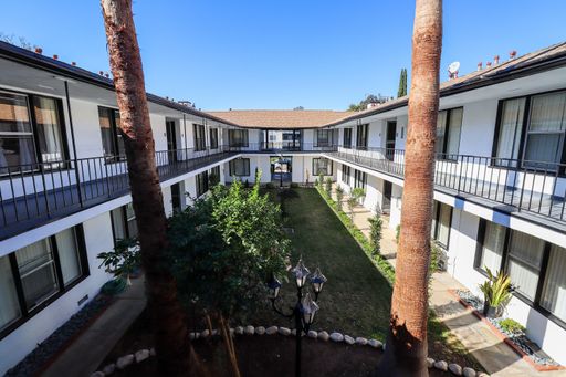 ADORABLE ONE BEDROOM IN PASADENA ACROSS FROM CAL TECH – photo 1